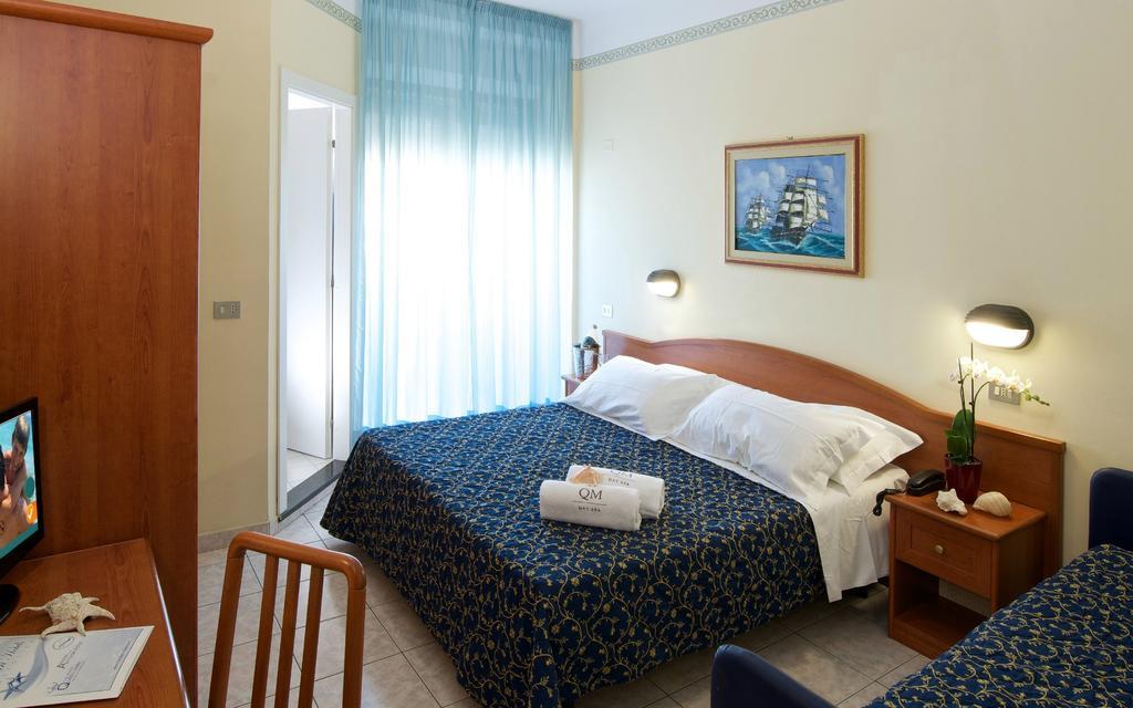 Hotel Queen Mary Cattolica Zimmer foto