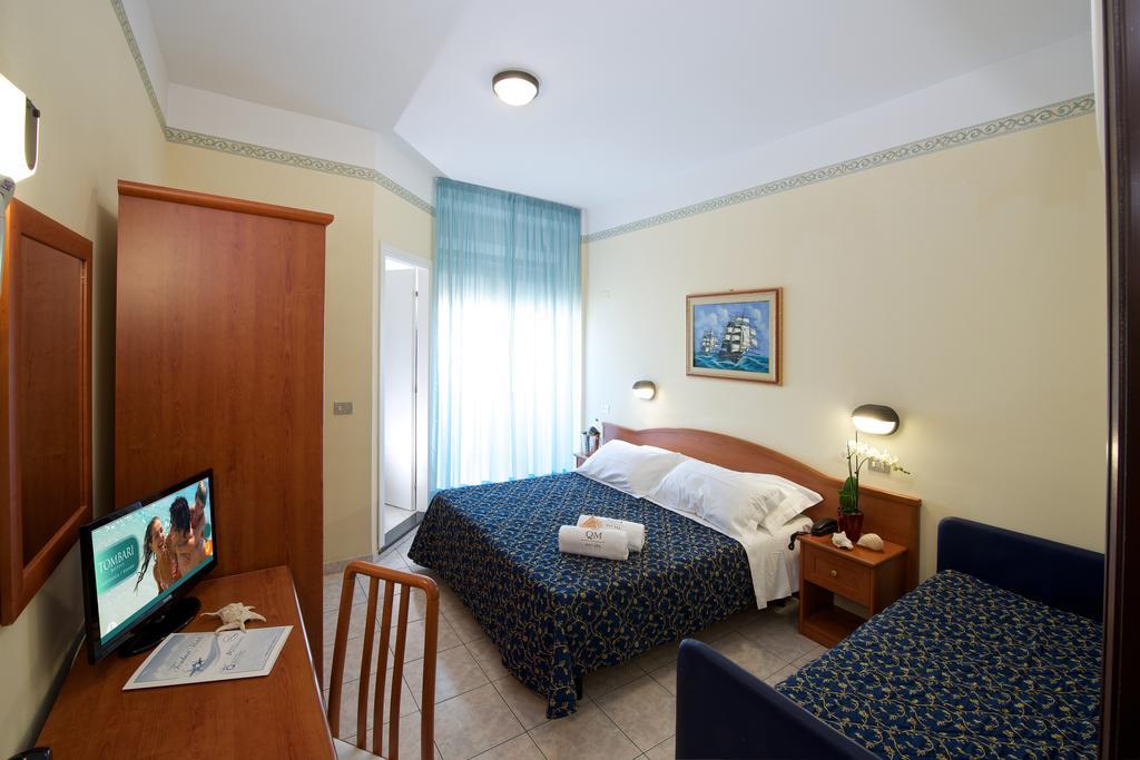 Hotel Queen Mary Cattolica Zimmer foto